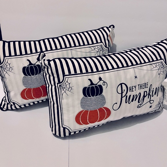 Set of 2 Hey There Pumpkin Halloween pillows - Picture 1 of 4